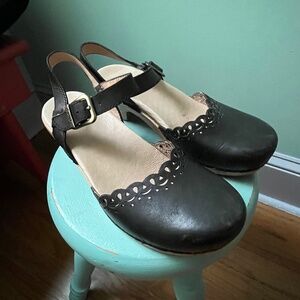 Dansko Eyelet Scallop Mary Jane Clog Size 38